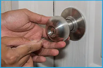 Lock Locksmith Services Torrance, CA 310-975-3532 - 14-unlock-door